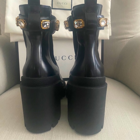 Gucci Leather Ankle Boot With Belt - Picture 5 of 10